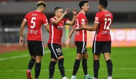 双方球队在亚冠赛事中展开殊死对决