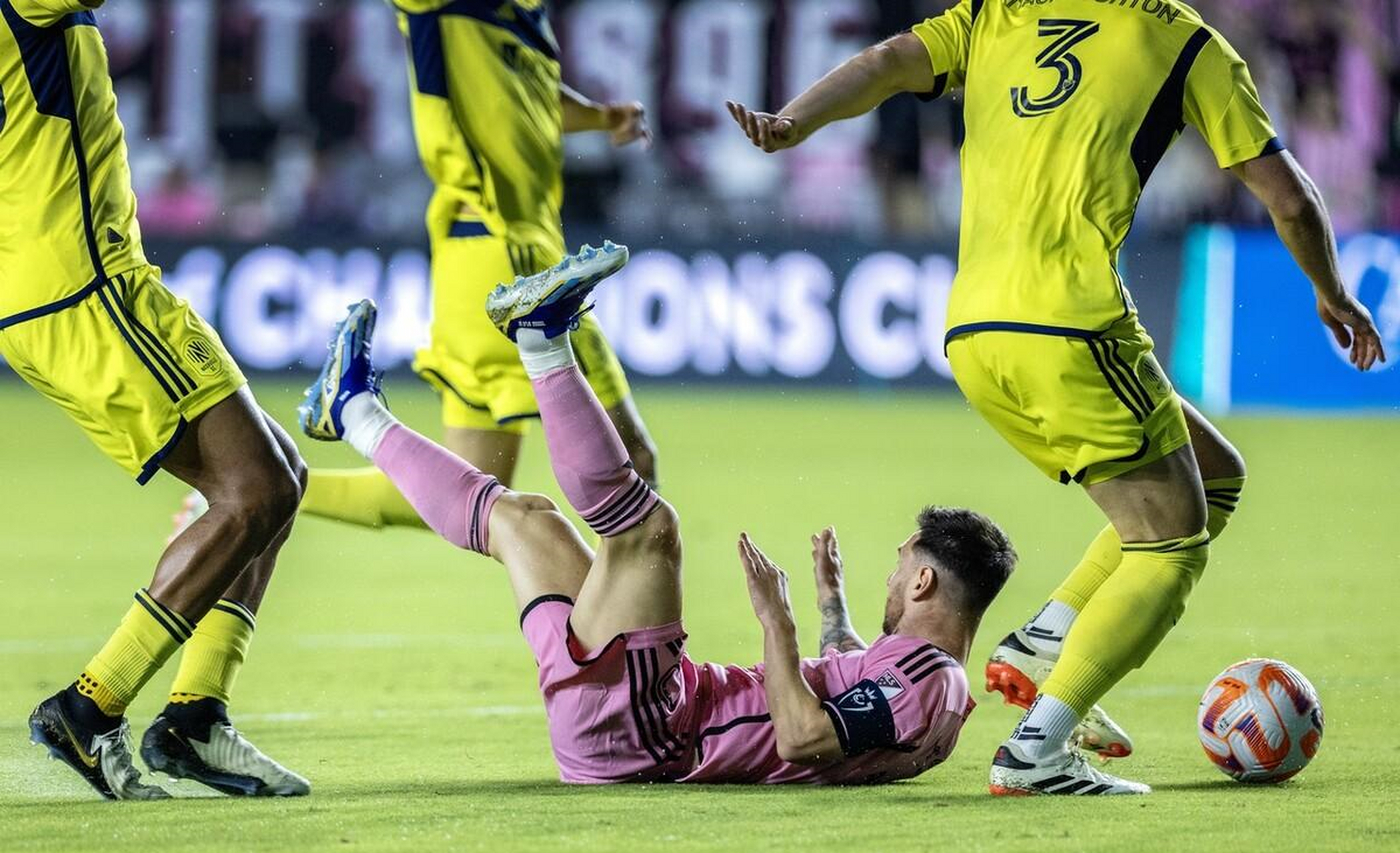 双方球队在亚冠赛事中展开殊死对决