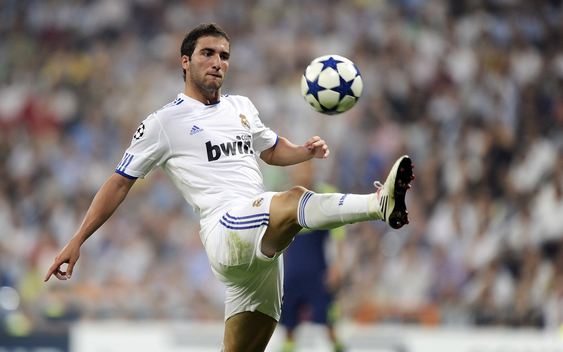 冰岛之魂，当福登爆发照亮拜仁巅峰对决的寒夜